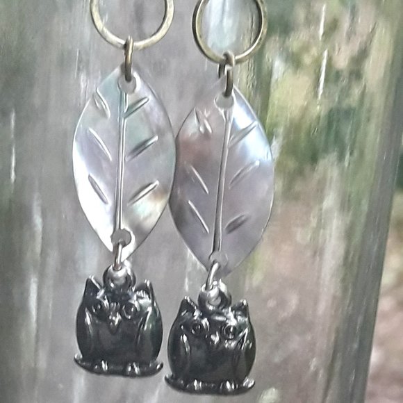 Owl Drop Earrings Mother of Pearl Dangle Feather Leaf Bird Carved Natural Shell - Picture 1 of 11